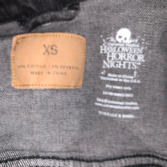 📌 Universal Studios Halloween Horror Nights 2022 Studio Screamers Jean Jacket - Picture 4 of 6